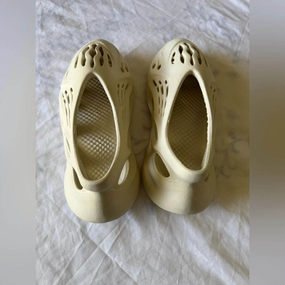 Adidas yeezy foam slides